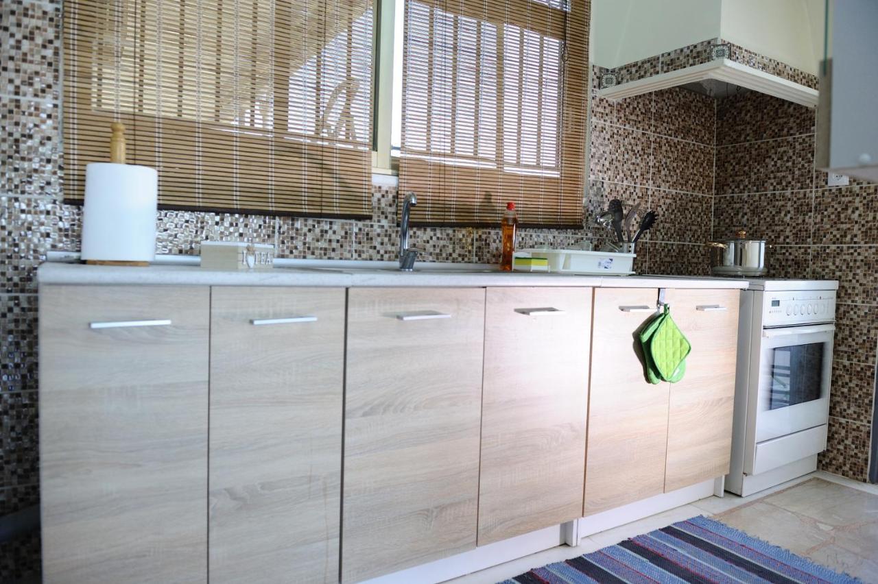 Iro - Kostas House 1 *